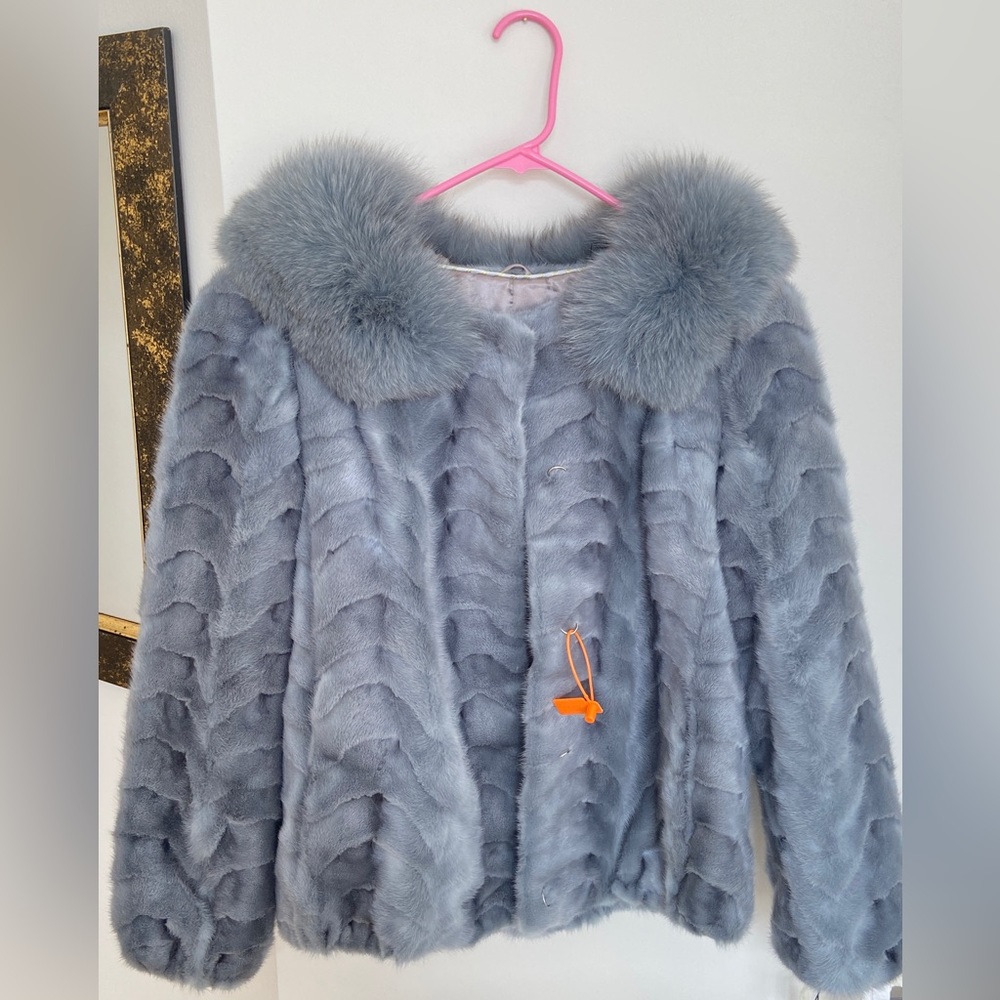 Brand New Luxurious Authentic mink jacket with Fox fur collar. New Never worn